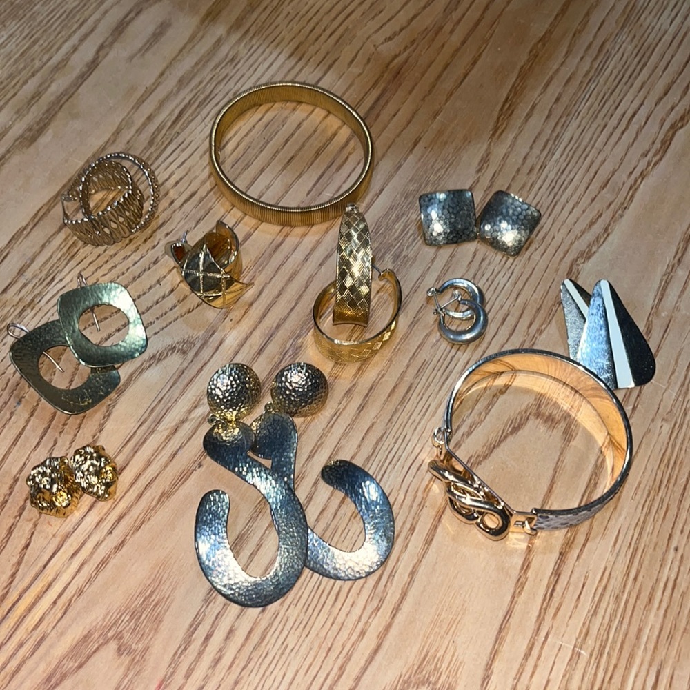 Group of jewelry including 9 pairs of earrings and 2 bracelets